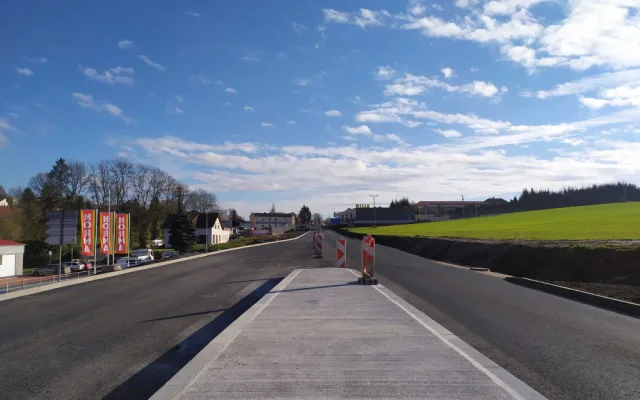 Řidiče na hlavním tahu I/20 v Nepomuku čekají od pondělí dopravní omezení
