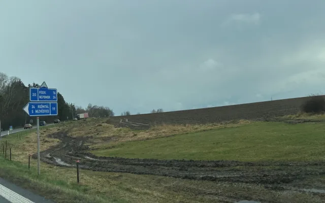 ŘSD chystá úpravu a rozšíření jedné z nejnebezpečnějších křižovatek v Plzeňském kraji. Už se kácely stromy