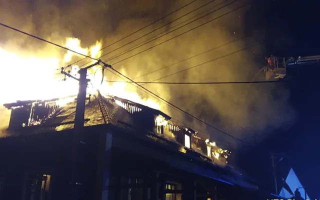 Ničivý požár zničil budovu restaurace a penzionu