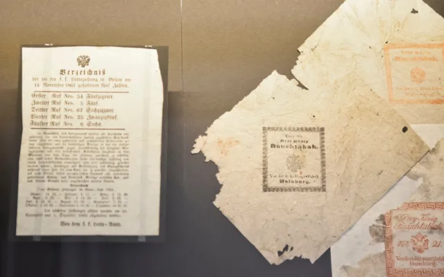 Výstava v Plzni představuje unikátní nálezy z českých synagog i málo známé židovské zvyky