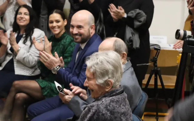 Bývalé učitelce slovanské základní školy je 96 let, soukromé hodiny ale vede Marta Cvalínová stále