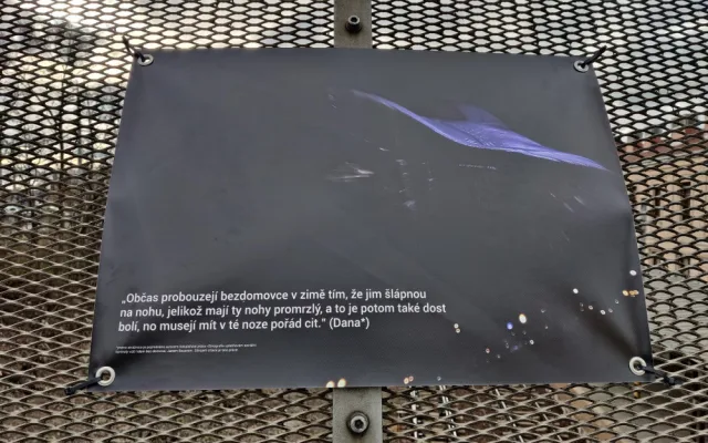Citace z bakalářské práce se staly také tématem výstavy před Moving Station v rámci festivalu Jeden svět