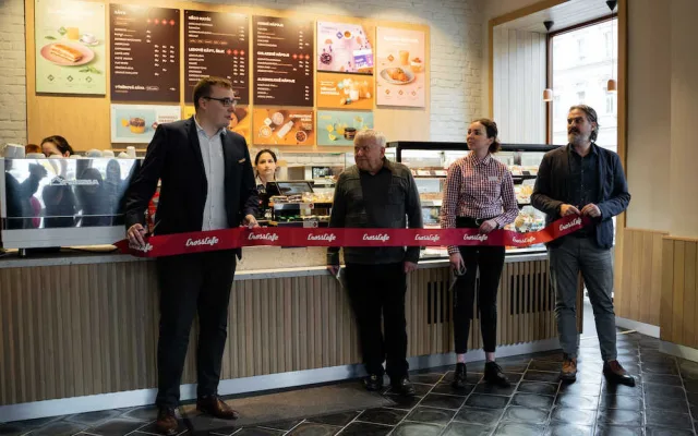 CrossCafe otevřelo novou pobočku přímo v centru u pomníku Díky, Ameriko!