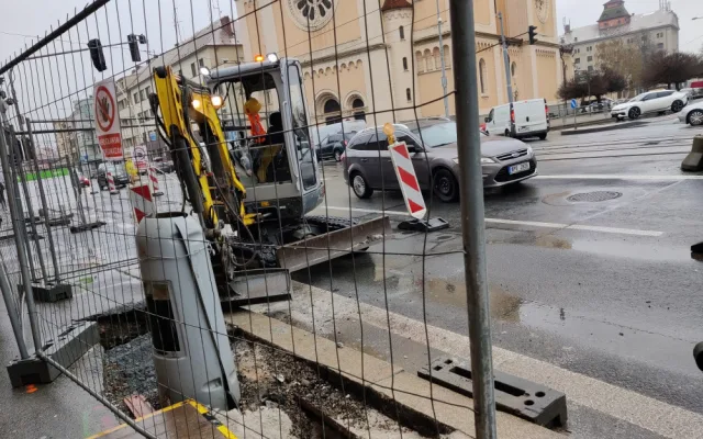 Co si myslí zastupitelé Plzně o tom, že si občané stěžují na na dlouhé kolony a špatný průjezd městem v souvislosti s množstvím oprav ulic?