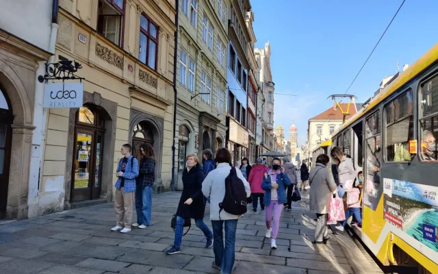 Více než sto let se tam prodávaly noviny, teď bude z legendární trafiky na náměstí „kafe do ruky“
