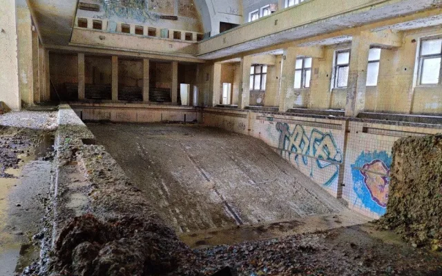 Postup kraje při rekonstrukci městských lázní kritizují další odborníci, přímé zadání zakázky je dle nich chyba