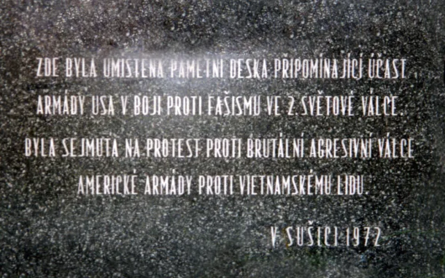 Normalizační deska s komickým textem