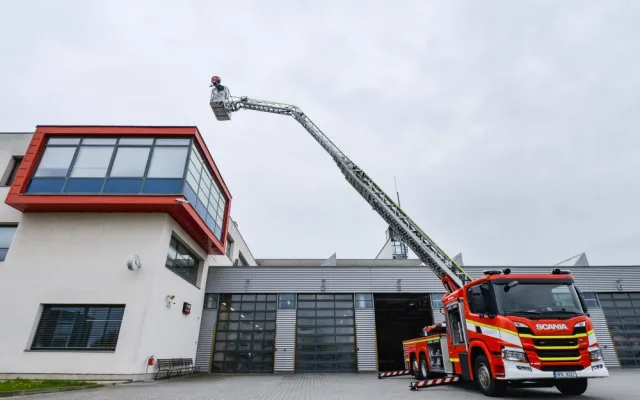 Na nákup nové techniky a speciálního oblečení pro hasiče poskytlo město Plzeň miliony korun