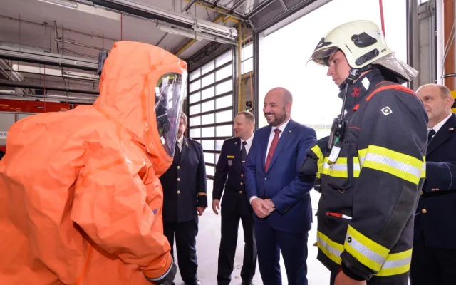 Na nákup nové techniky a speciálního oblečení pro hasiče poskytlo město Plzeň miliony korun