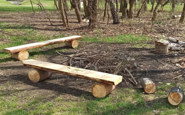Veřejné ohniště můžte najít také na Božkovském ostrově