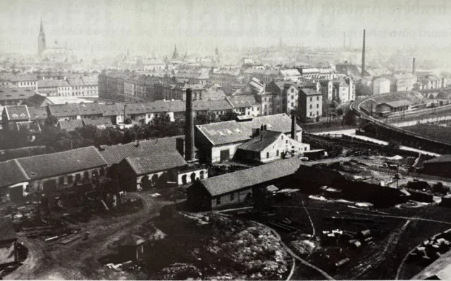 Pohled na Belaniho strojírnu směrem k centru města