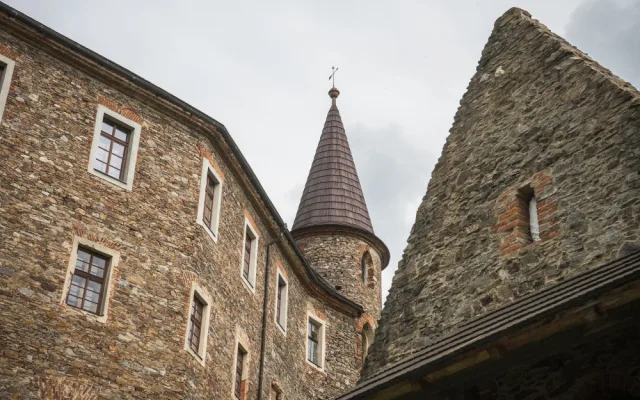 Proslulý hrad Velhartice zavádí interaktivní výuku dějepisu pro děti přímo v areálu i v okolí památky