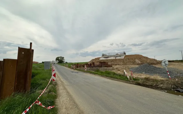 Toužebně očekávaný silniční obchvat Klatov je hotový z více než poloviny. Jde o stavbu za miliardu korun