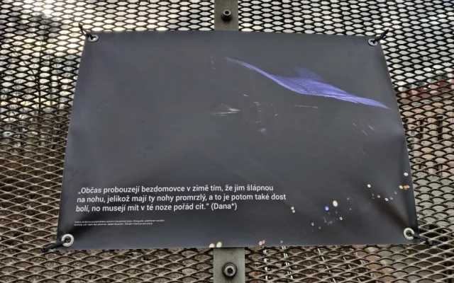 Citace z bakalářské práce se staly také tématem výstavy před Moving Station v rámci festivalu Jeden svět