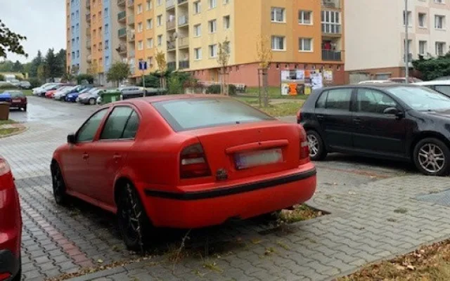 Obvod pomáhá s ekologickou likvidací aut, díky tomu se na ulici nehromadí odstavené autovraky