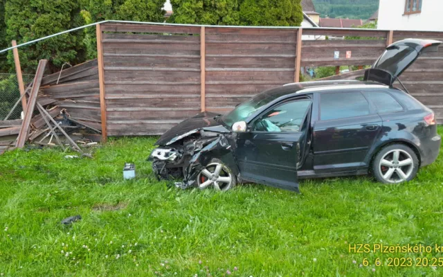 Řidič měl v těle tři promile alkoholu, když způsobil vážnou nehodu. Sám utrpěl vážné zranění