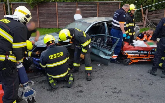 Řidič měl v těle tři promile alkoholu, když způsobil vážnou nehodu. Sám utrpěl vážné zranění