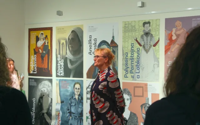 Vernisáž výstavy České hrdinky v plzeňské Galerii Ladislava Sutnara v roce 2020. Autorka projektu Renáta Fučíková, foto: Kamran Julfayev
