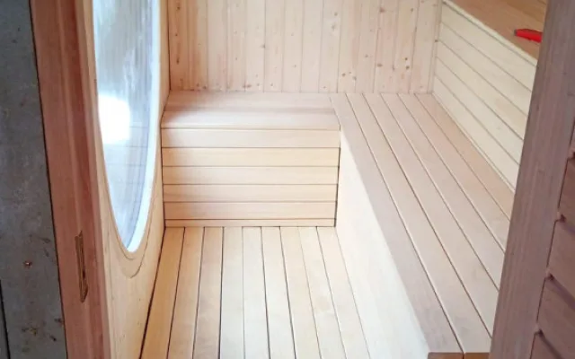 Unikátní pojízdná sauna zaparkovala na soutoku Mže s Radbuzou, Plzeňané ji mohou přes víkend otestovat