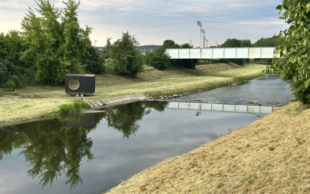 Unikátní pojízdná sauna zaparkovala na soutoku Mže s Radbuzou, Plzeňané ji mohou přes víkend otestovat