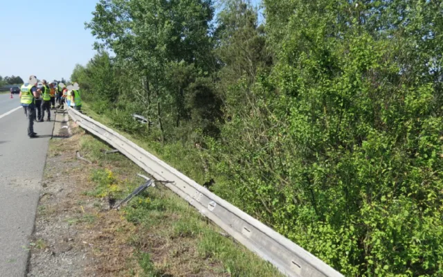Policisté hledají svědky tragické nehody na D5, při níž zahynul jeden muž a další čtyři se pokusili o útěk