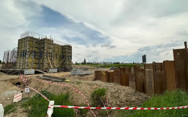 Stavbu nového mostního pilíře zachytil koncem května reportér Plzeňské Drbny