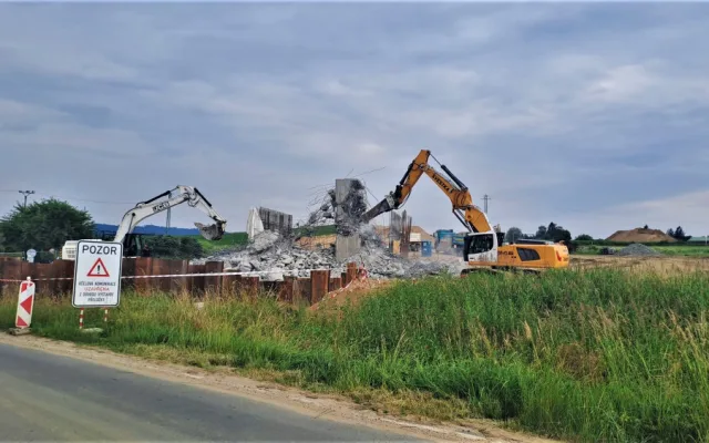 Demolici pilíře fotografovala Pavla Oškerová