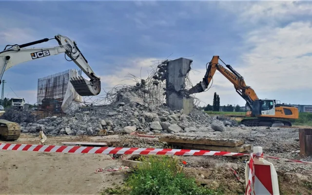 Demolici pilíře fotografovala Pavla Oškerová