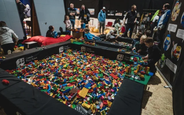 Dobrodružství v Trnkově Zahradě nebo svět fantazie v kostkách LEGO®, takové bude rodinné léto v DEPO2015