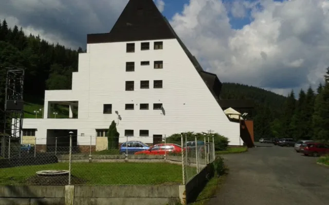 Ukrajinci ubytovaní na Šumavě v hotelu státu nezvládnou zaplatit žádanou částku