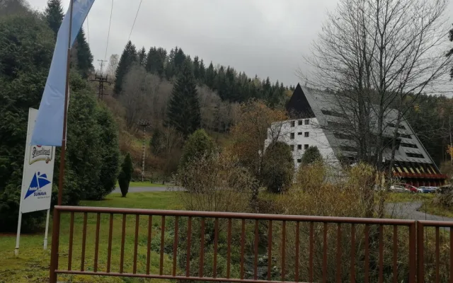 Ukrajinci ubytovaní na Šumavě v hotelu státu nezvládnou zaplatit žádanou částku