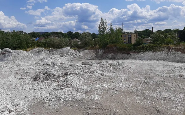 Nenáviděnou obří Bílou haldu se snad konečně podaří zlikvidovat. Na místě vznikne 16 stavebních parcel