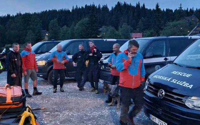 Žena se ztratila cestou ze šumavského Roklanu, pátrá po ní česká i německá policie