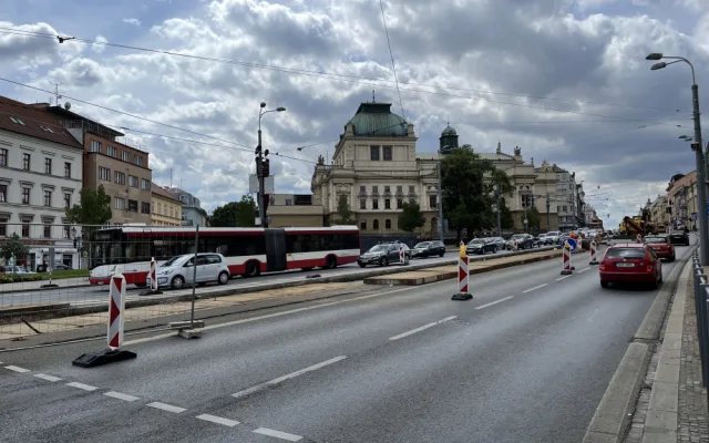 Také loni v létě už se opravovala tramvajová trať na Klatovské třídě na několika úsecích.