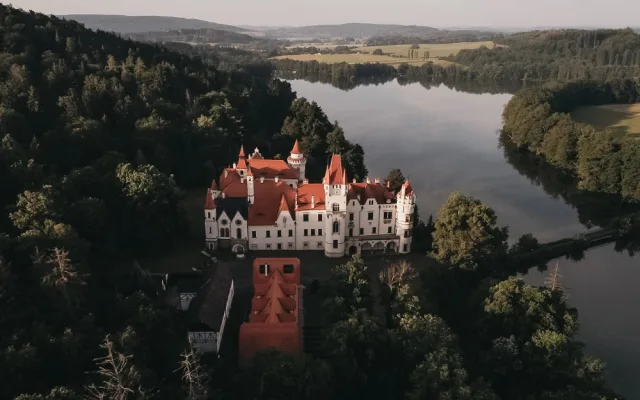 Romantický zámek Žinkovy je na prodej za 200 milionů korun. V minulosti jej vlastnil rod Lobkowitzů nebo rodina Škodů