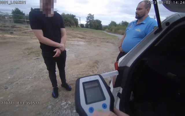 Zmatený muž chtěl vyšplhat na rozhlednu a rozmlouval s Bohem.