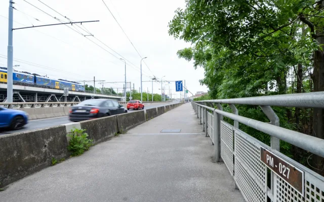 Rozsáhlá oprava extrémně vytíženého mostu v Plzni se přehoupla do druhé poloviny a uzavře směr na Bory