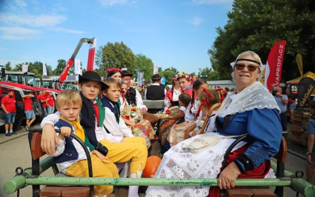 Země živitelka láká na nejsilnější traktor i největšího osla. Vyhrajte vstupenky a užijte si živitelku zadarmo