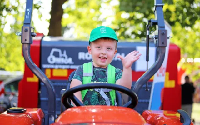 Země živitelka láká na nejsilnější traktor i největšího osla. Vyhrajte vstupenky a užijte si živitelku zadarmo