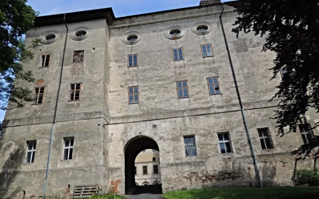 Zelenou Horu proslavili Černí baroni, kraj chce ze zchátralého zámku udělat turistický klenot