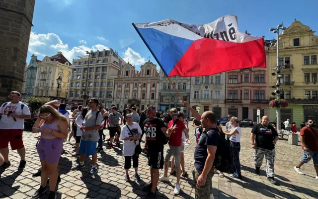 Plzní prošel protiukrajinský pochod. Heslo Čechy Čechům, provolávalo asi sto účastníků a Ukrajince posílali domů