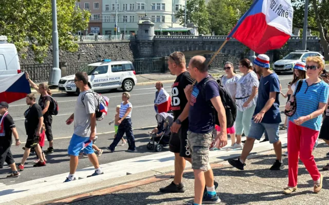 Táhněte domů, skandovali účastníci protiukrajinského pochodu. Protesty zažehlo surové znásilnění patnáctileté Češky ukrajinským mladíkem