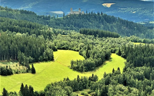 Šumavský hrad Kašperk měl dostat darem Adolf Hitler, ten ale slavnou zříceninu odmítl