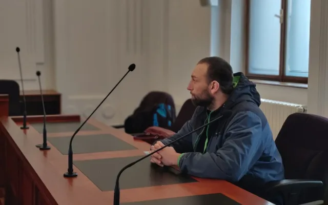 Tomáš Čermák u Krajského soudu v Plzni Tomáš Čermák se vyhýbá nástupu do vězení, pátrá po něm policie