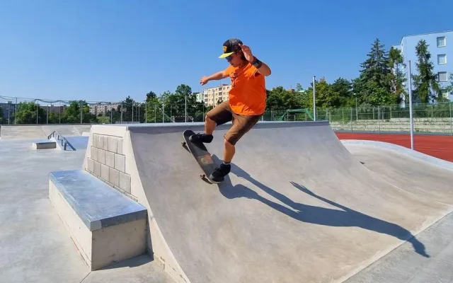 Na sídlišti vyrostl první skatepark, nahradil nevyužívaná volejbalová hřiště