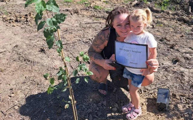 Přes šest tisíc dobrovolníků proměnilo údolí zaniklé brdské obce v ovocný sad