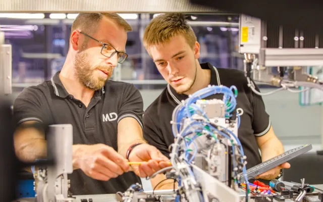 MD Elektronik, světový lídr pro přenos dat v autech. Společnost se specializuje na automatizaci a inovace