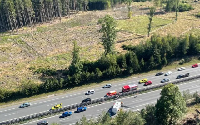 Nehoda obytného vozu zastavila provoz na dálnici D5 ve směru na Rozvadov