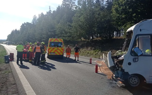 Nehoda obytného vozu zastavila provoz na dálnici D5 ve směru na Rozvadov