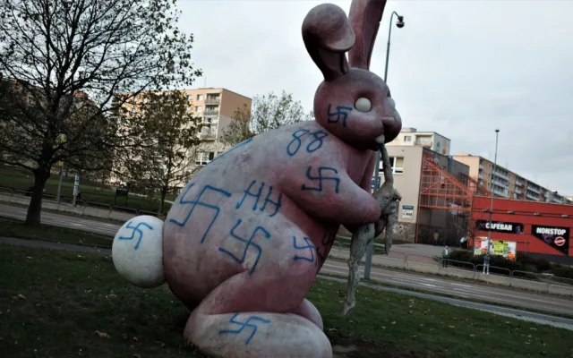 Králíka už v minulosti poškodili vandalové, foto: Richard Beneš